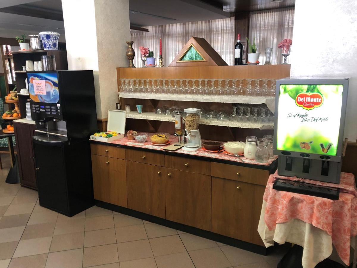 Hotel Davost フォルニ・ディ・ソプラ エクステリア 写真