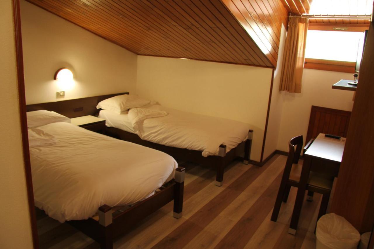 Hotel Davost フォルニ・ディ・ソプラ エクステリア 写真