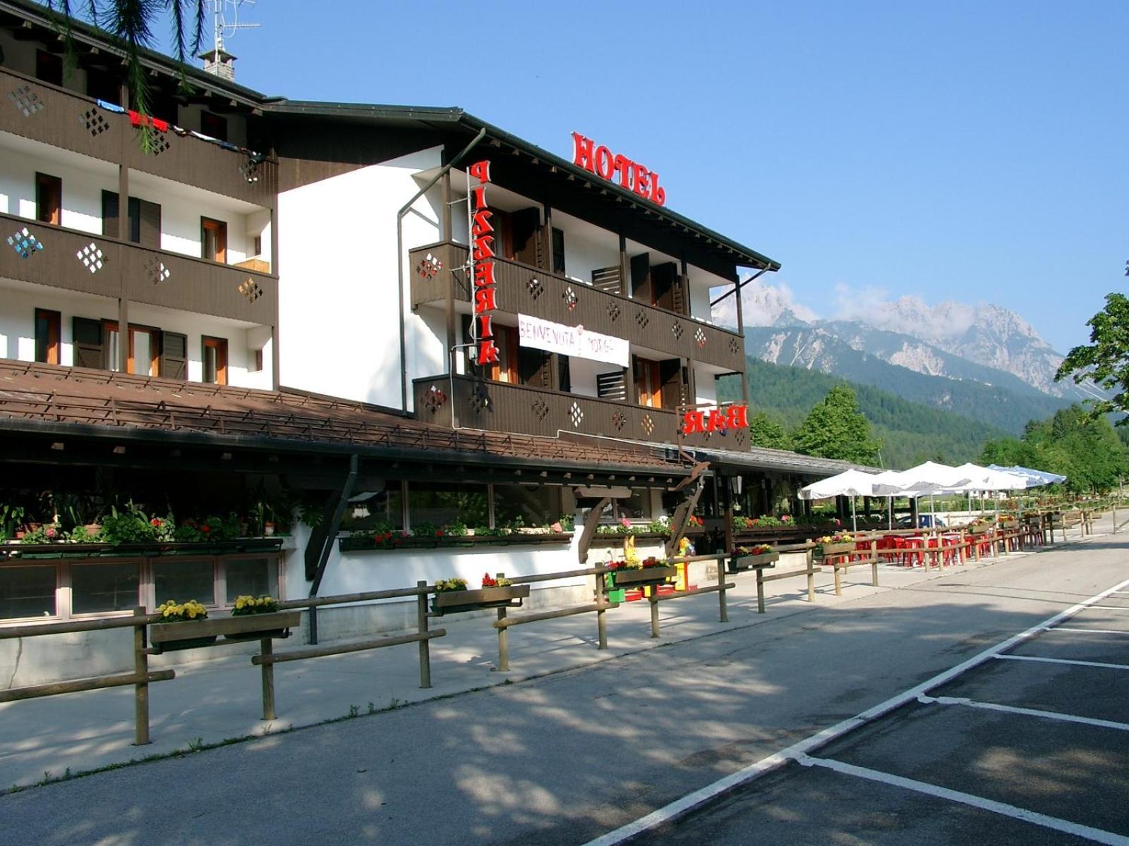 Hotel Davost フォルニ・ディ・ソプラ エクステリア 写真