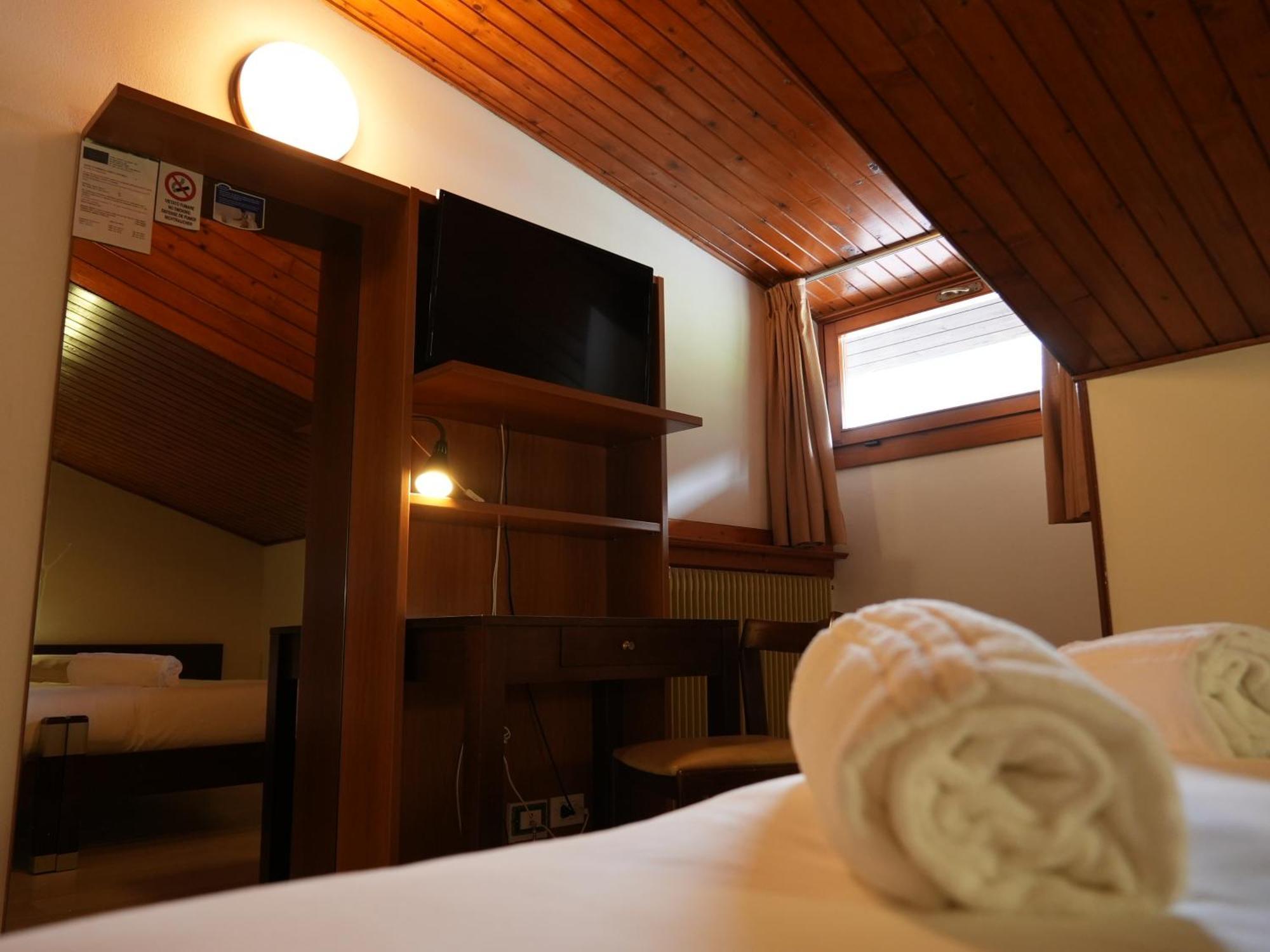 Hotel Davost フォルニ・ディ・ソプラ エクステリア 写真