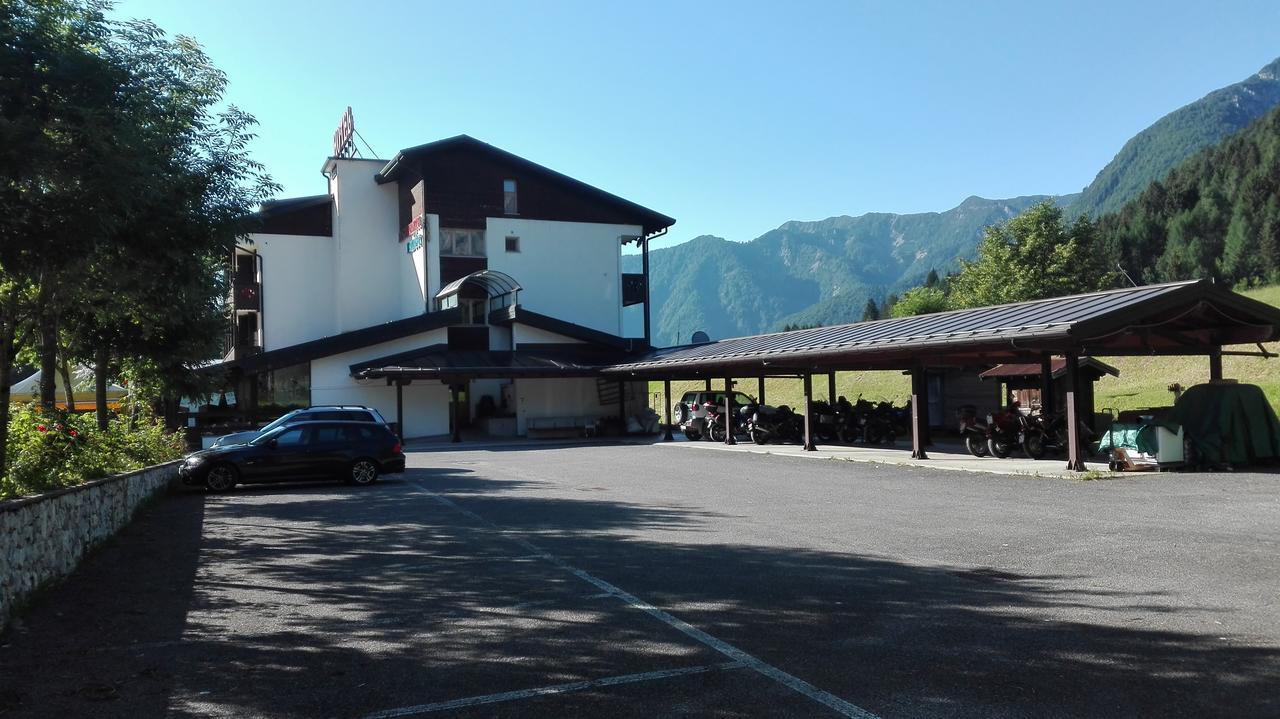 Hotel Davost フォルニ・ディ・ソプラ エクステリア 写真